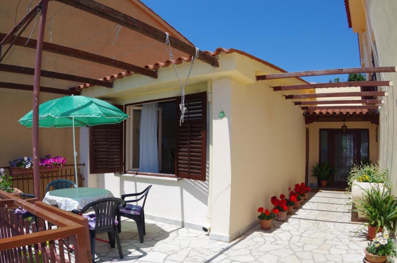 Holiday Apartments Ruzica, Pjescana Uvala Exterior photo